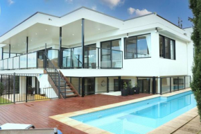 Villa paradiso - 5 bed - beach access - pool
